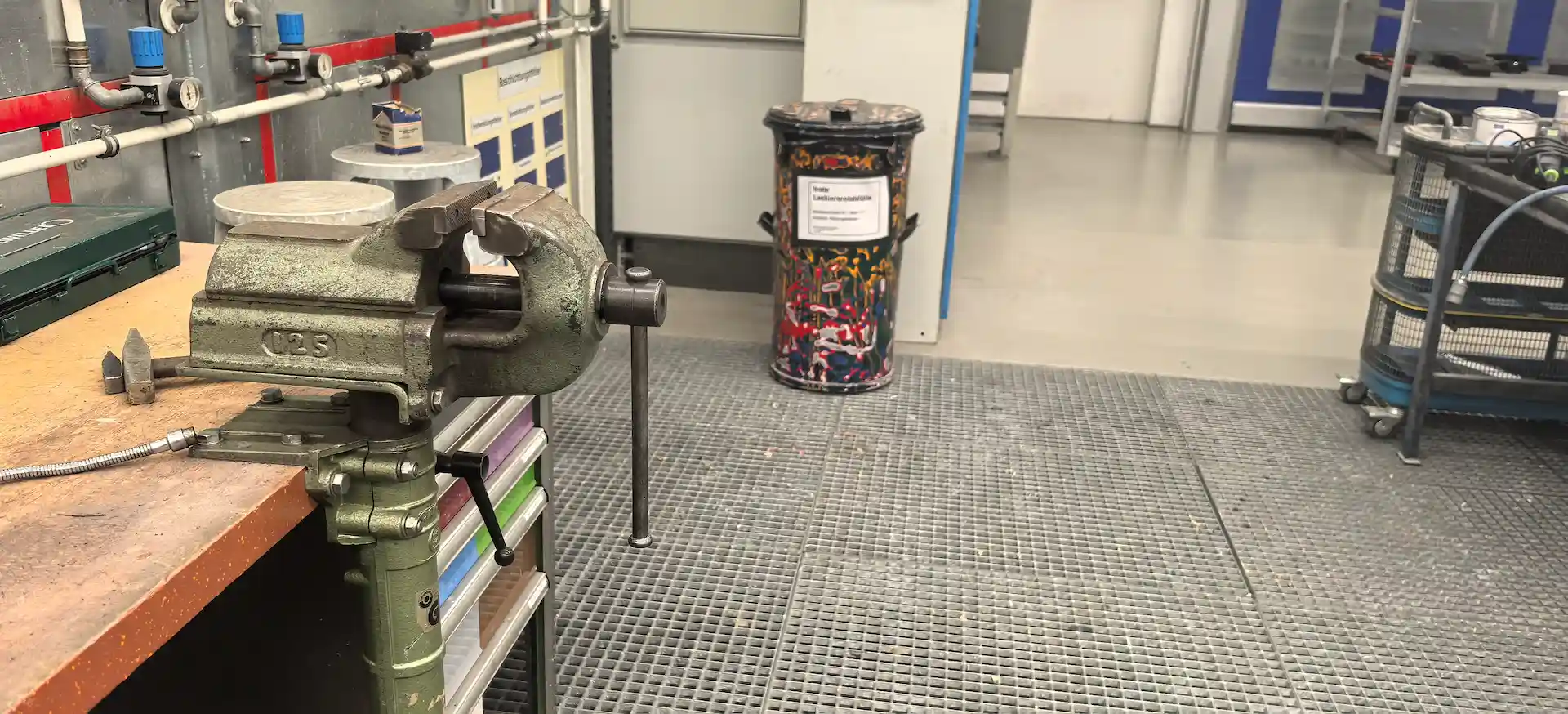 Lackierwerkstatt, Amboss